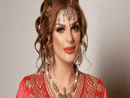 راقصة في وضع مخل مع شاب watanserb.com