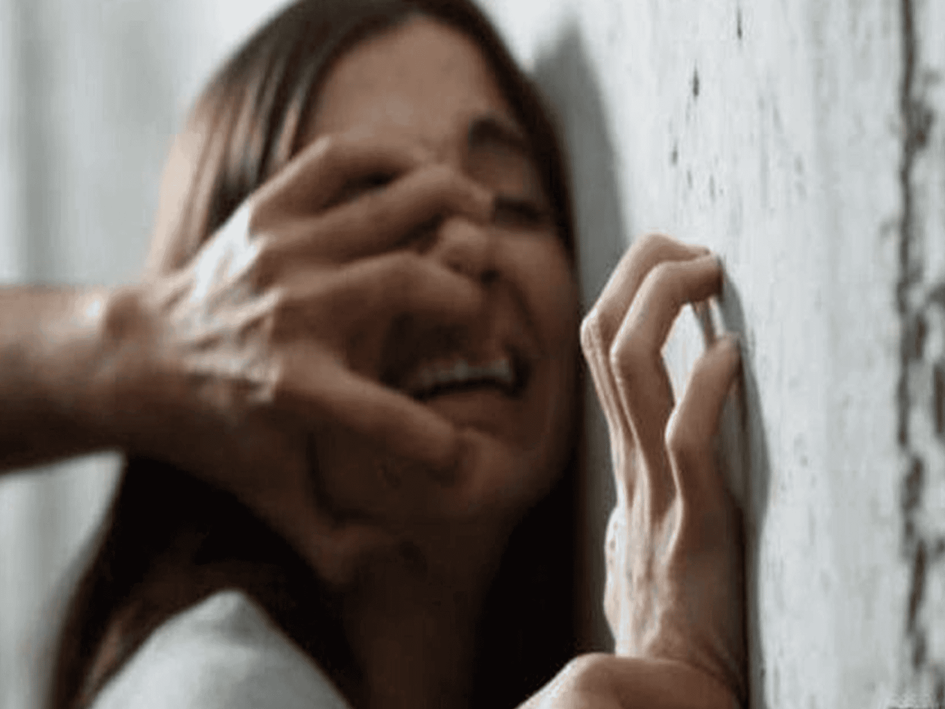 جريمة بشعة في الإمارات .. مزارع يغتصب ابنة مخدومه بعد استدراجها إلى حديقة المنزل! | القصة الكاملة جريمة بشعة في الإمارات watanserb.com