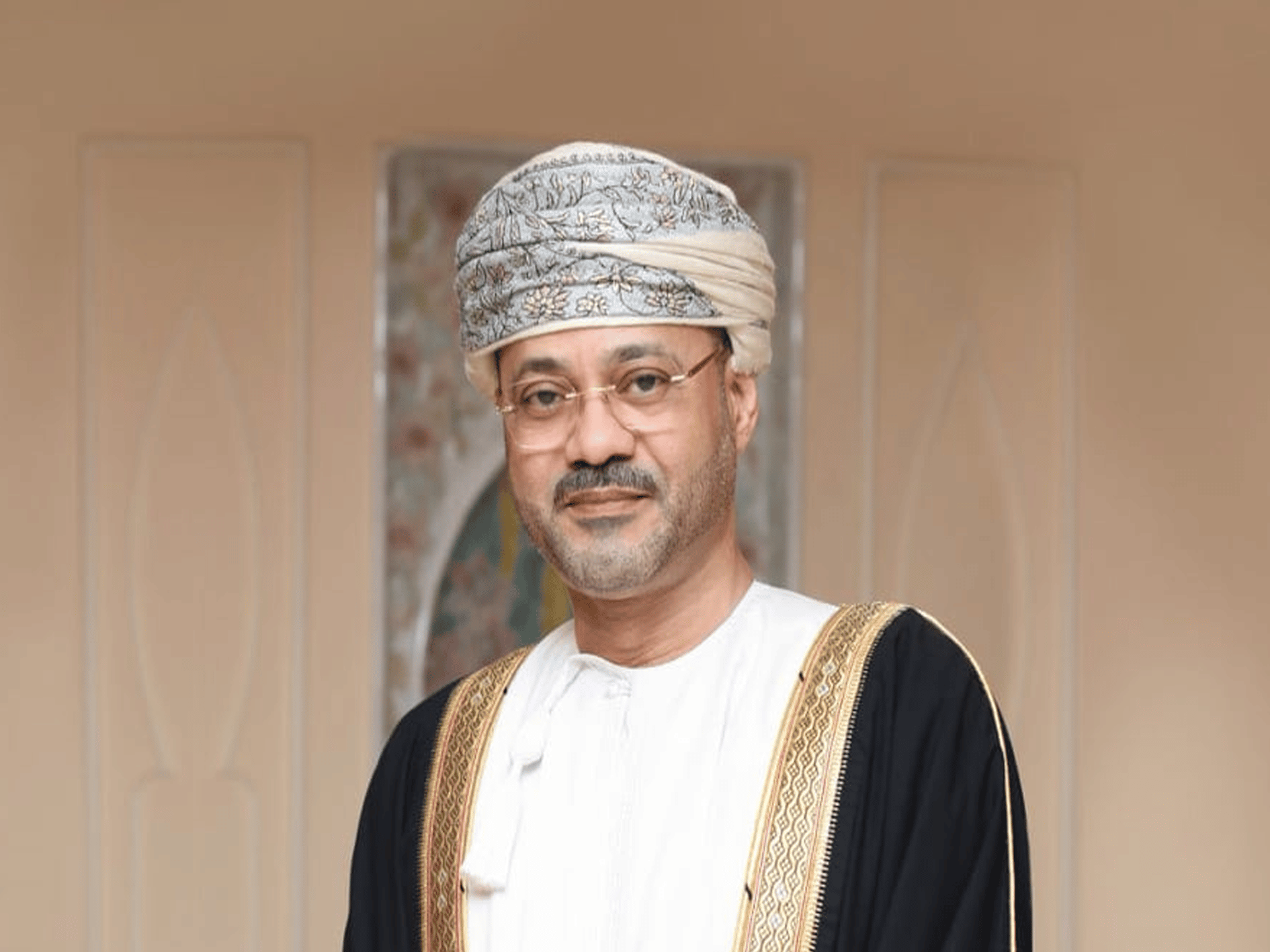 بعد أن جنّدت لها كل مرتزقتها ودفعت الملايين .. مغرّد عُماني يكشف أسباب الحملة الإماراتية الفاشلة على السلطنة | القصة الكاملة أسباب الحملة الإماراتية watanserb.com