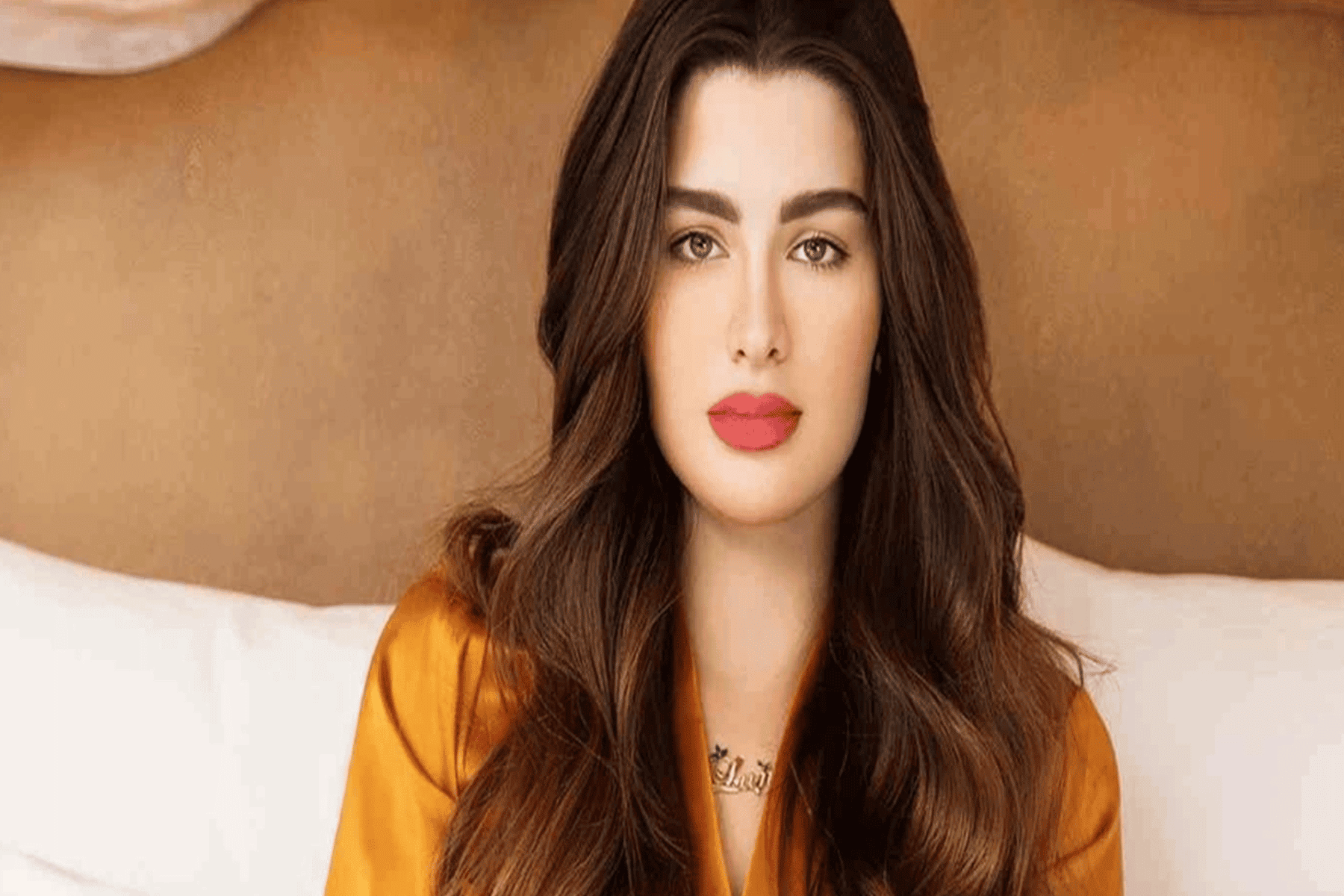 الكويتية روان بن حسين تنشر صوراً “مثيرة” بـ”هوت شورت” في الشارع!! | القصة الكاملة صور روان بن حسين watanserb.com