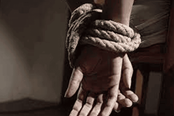 تعذيب شاب باكستاني في السعودية watanserb.com