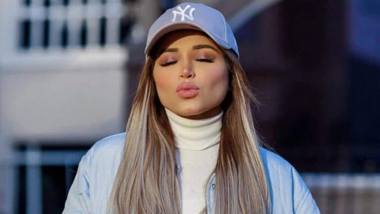 نهى نبيل تهدي زوجها سيارة فيراري بعد براءتها من غسيل الأموال الفاشنيستا الكويتية نهى نبيل watanserb.com