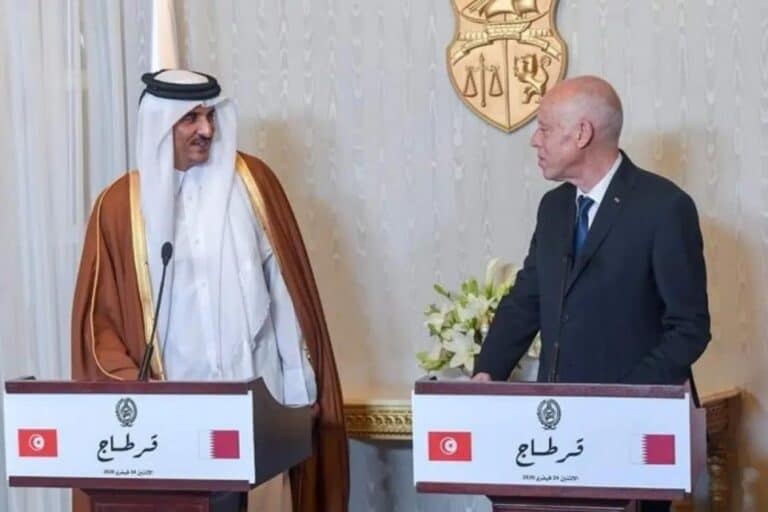 لحظة وداع رئيس تونس قيس سعيد لأمير قطر تثير تفاعلًا واسعًا على مواقع التواصل الاجتماعي رئيس تونس قيس سعيد watanserb.com