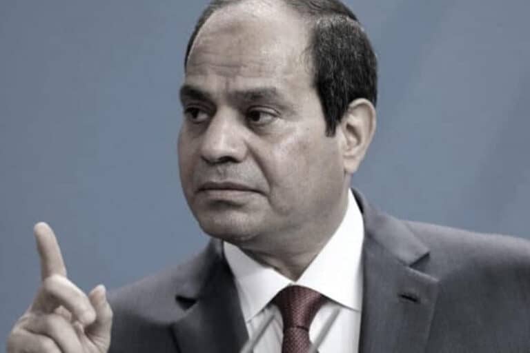 السيسي يسحب البساط من أسفل أقدام رئيس الأزهر ويسلبه حقه في اختيار المفتي وإسناد ذلك لنفسه السيسي يسحب البساط watanserb.com