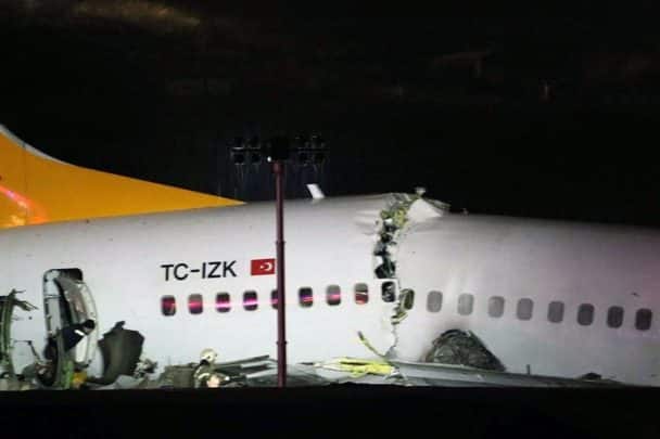 انشطار طائرة الركاب التركية لنصفين watanserb.com