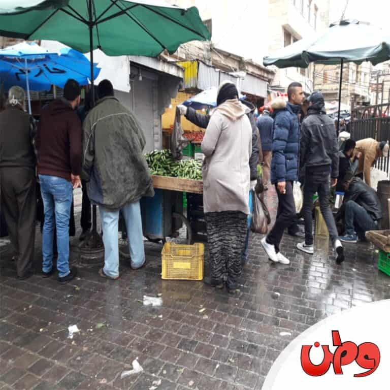 ازدحام في أسواق إربد يكشف غياب إجراءات الوقاية من كورونا ويثير جدلاً واسعًا كورونا في أسواق إربد watanserb.com
