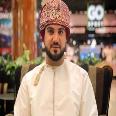 الصحفي العُماني مختار الهنائي watanserb.com