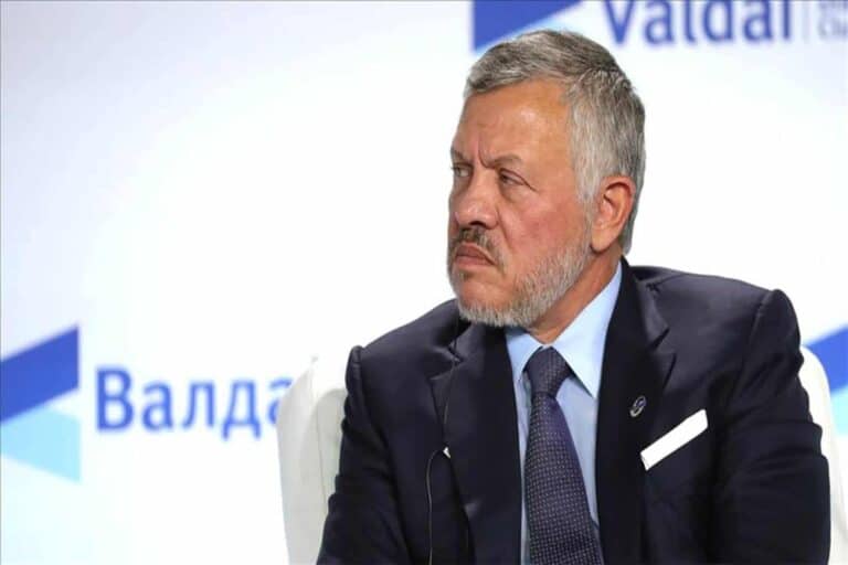 فحص كورونا لملك الأردن وهو أول زعيم عربي يخضع له وهذه نتيجته فحص كورونا لملك الأردن watanserb.com