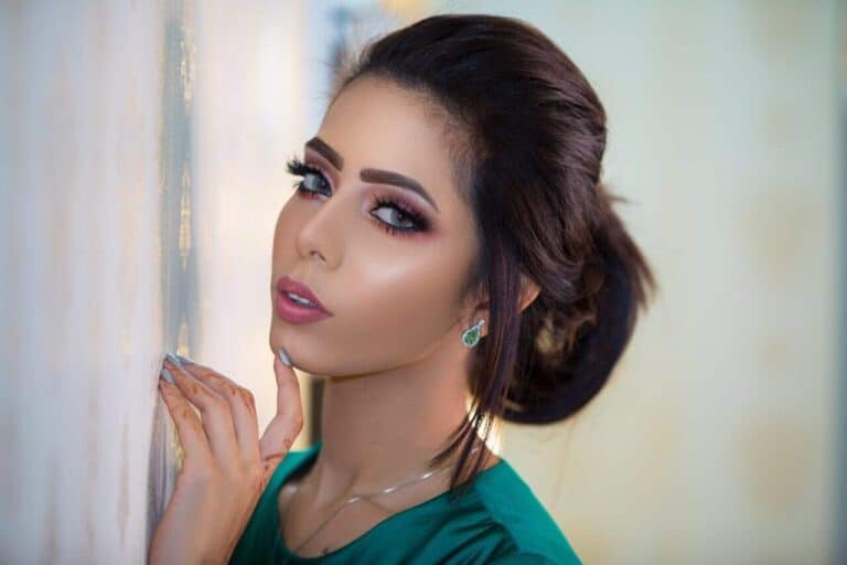 الناشطة العُمانية فدوى البوسعيدي تفجر موجة غضب واسعة الناشطة العُمانية فدوى البوسعيدي watanserb.com