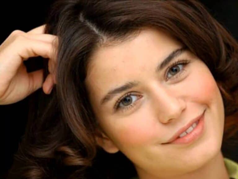 التركية "بيرين سات" watanserb.com