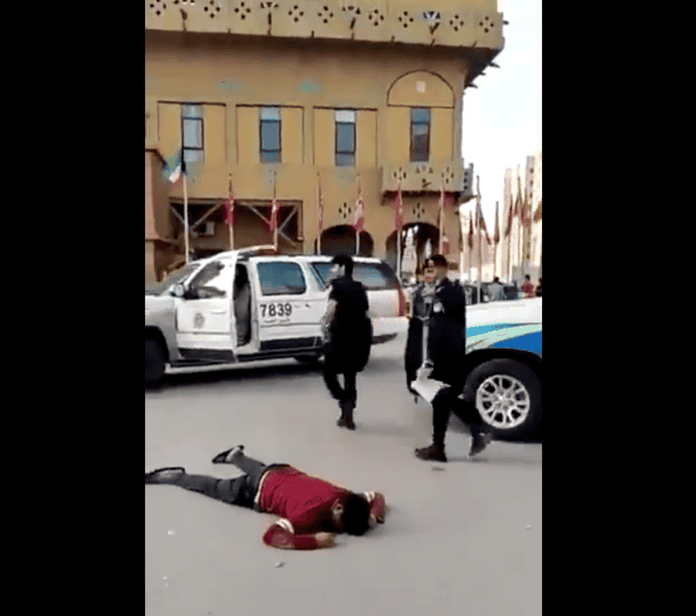 عامل هندي متوفي على الأرض watanserb.com