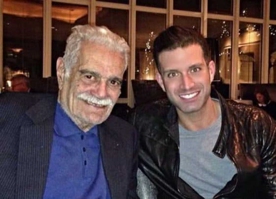 عمر الشريف جونيور “المثلي” ينشر صورة مستفزة تثير الغضب عمر الشريف جونيور مع جده الممثل الشهير watanserb.com