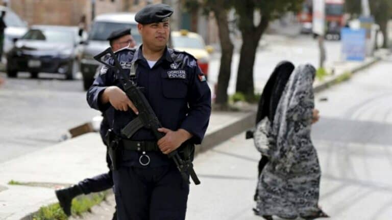 أب أردني منزوع القلب فعل بابنه ما لا يُصدّق! watanserb.com