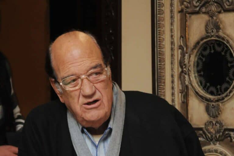 هذا ما حدث في آخر 5 ساعات من عُمر الفنان حسن حسني .. ومشاهد مُحزنة في جنازته! حسن حسني watanserb.com