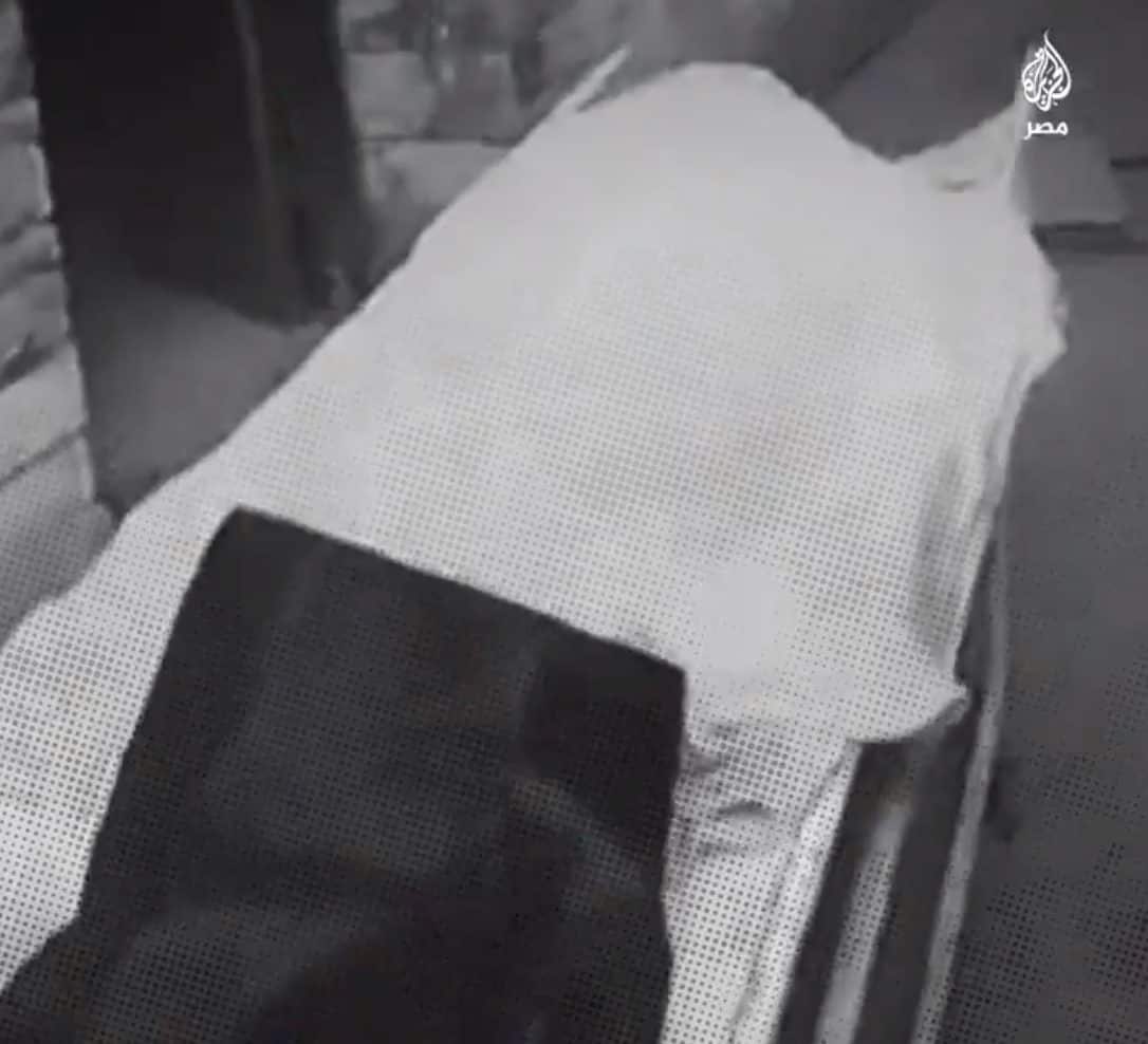 مصر: جثة مصاب بكورونا تركت لساعات على باب المستشفى مصر: جثة مصاب بكورونا تركت لساعات على باب المستشفى