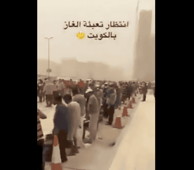 تجمهر الوافدين لتعبئة اسطوانة الغاز مشهد لم تشهده الكويت في تاريخها منظر لم يحدث في تاريخ الكويت watanserb.com