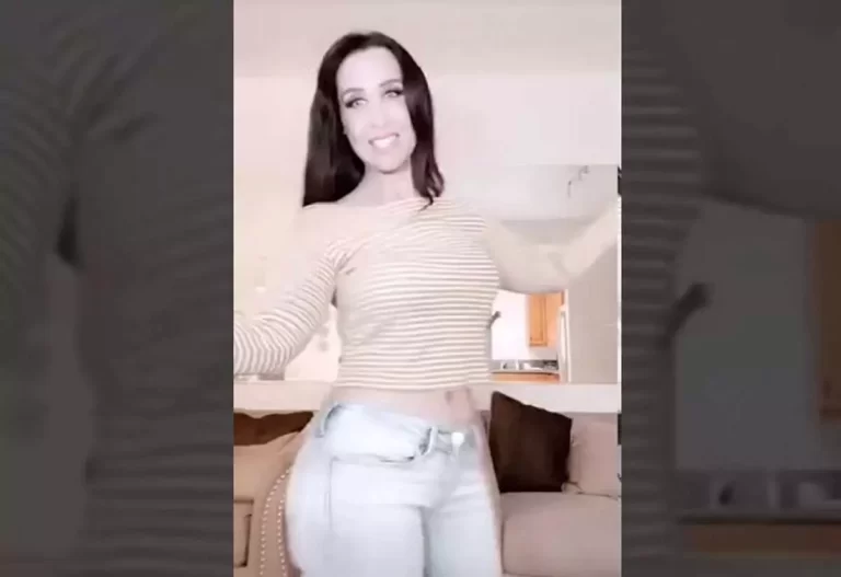 هند القحطاني في وصلة رقص ساخنة ثاني أيام عيد الفطر watanserb.com