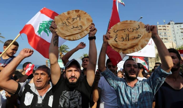 أزمة الخبز في لبنان watanserb.com