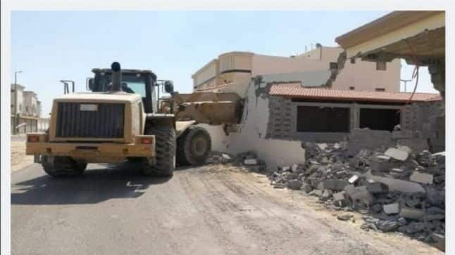 فيديو مرعب من السعودية العظمى.. “شاهد” جرافات تسحق عظام الطفلة “نورة” خلال إزالة منزل عائلتها هدم watanserb.com