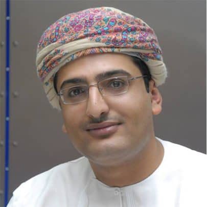 معاوية الرواحي لماذا يكتب ماشي جنب الحيط بعد عودته للسلطنة؟ معاوية الرواحي watanserb.com