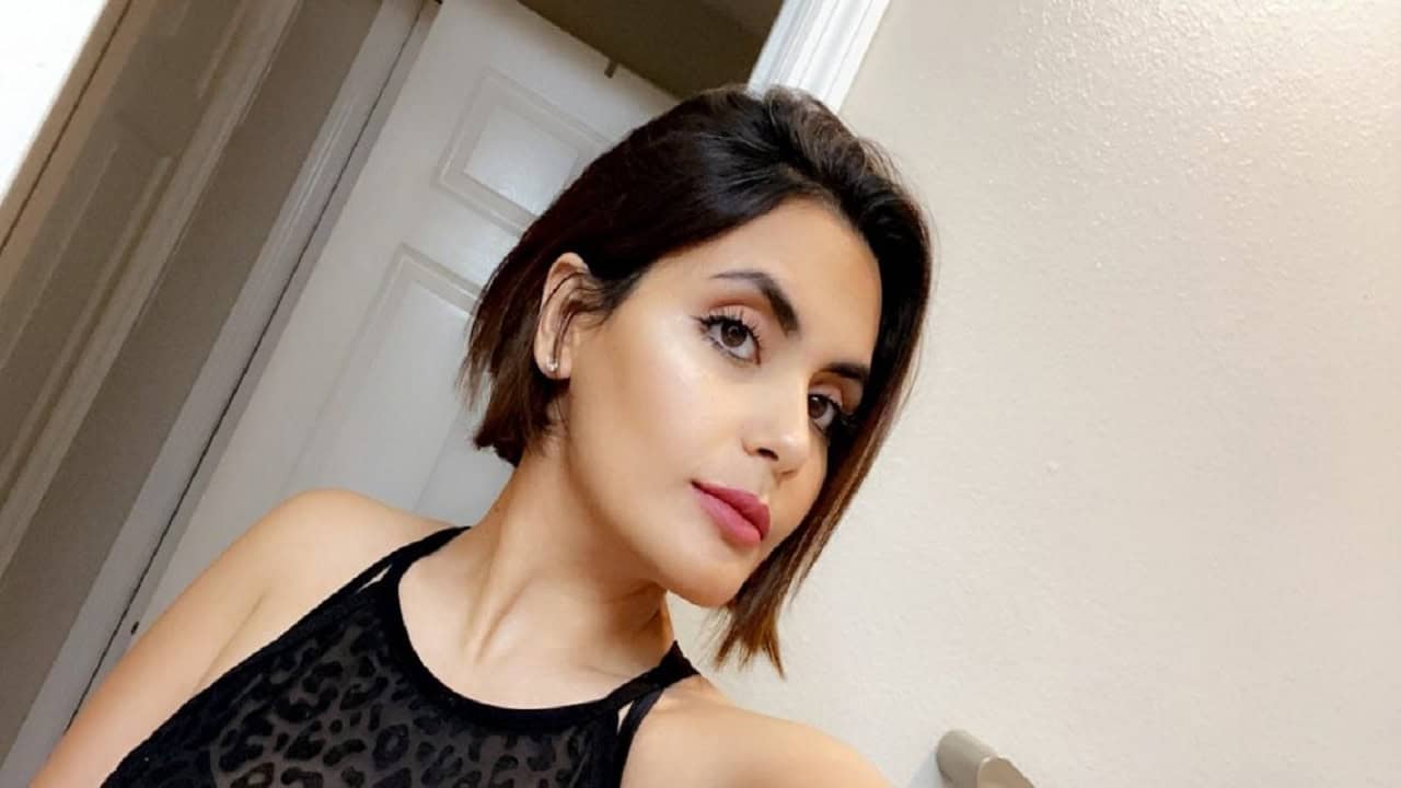 السعودية أمل الشهراني تخلع ملابسها لالتقاط صور وإثارة متابعيها! أمل الشهراني