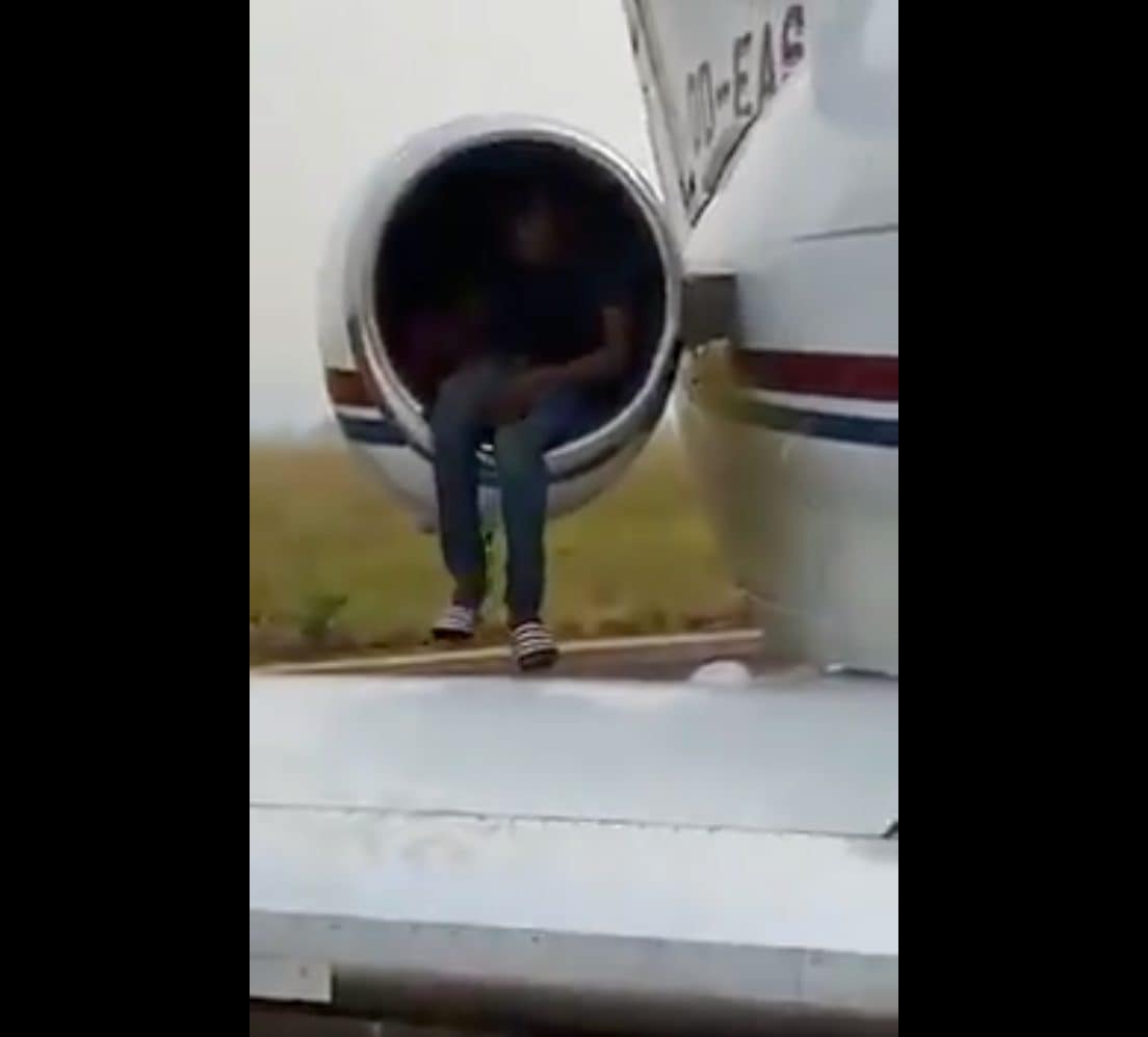 “شاهد” ماذا فعل هذا الفتى حتى يتمكن من الهجرة إلى أوروبا! ماذا فعل هذا الفتى حتى يتمكن من الهجرة إلى أوروبا