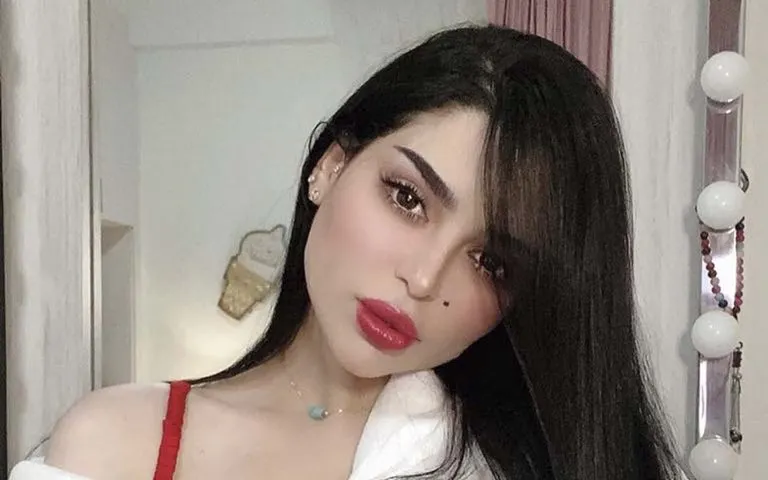 جليلة المغربية توثق عملية تصغير ثدييها وتثير غضباً واسعاً.. “شاهد” جليلة المغربية