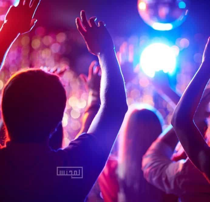 ضبط فاشينيستا كويتية شهيرة بوضع تلبس مع شابين في “سهرة” ضبط فاشينيستا كويتية