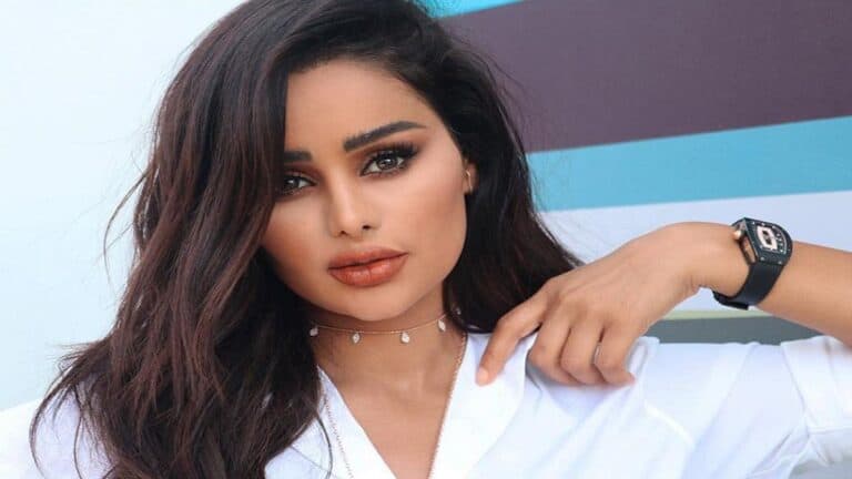 سعوديون يهاجمون الفاشينيستا عهود العنزي بسبب ارتدائها إكسسوار تميم المجد عهود العنزي watanserb.com