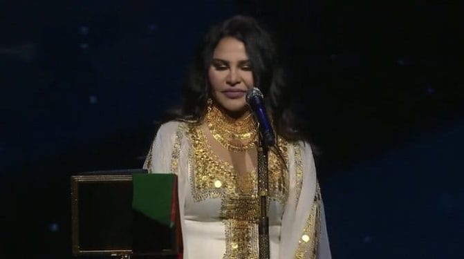 أحلام تتأثر ببعدها عن جمهورها وتبكي على المسرح في حفلها بجدة بمناسبة اليوم الوطني السعودي أحلام watanserb.com