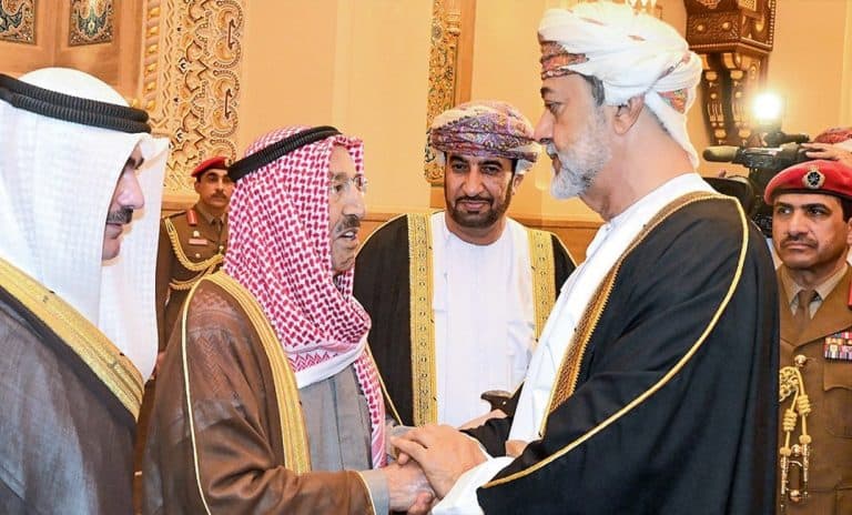 هذا ما طلبه السلطان هيثم بن طارق من أمير الكويت.. هكذا يتحرك سلطان عُمان لحل الأزمة الخليجية امير الكويت صباح الاحمد والسلطان هيثم بن طارق watanserb.com