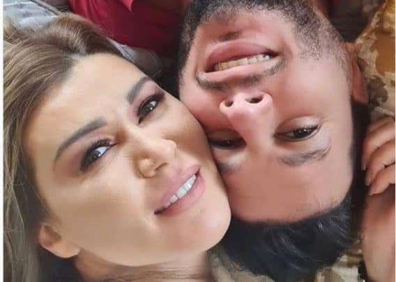 الفنانة اللبنانية نادين الراسي تشعل ضجة بفيديو حميمي مع خطيبها الذي بعُمر ابنها! نادين الراسي وخطيبها watanserb.com