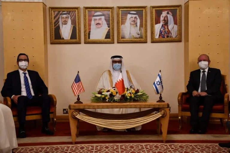 “آن الأوان لعلاقة كاملة”.. مسؤول إسرائيلي يبشر ملك “جزيرة الرتويت” بهذا الأمر بعد خلع سرواله بأمر ابن زايد التطبيع البحريني البحرين watanserb.com