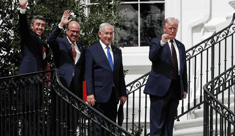 السفير الأمريكي “جابها من الاخر” وكشف ما يحاول ابن سلمان أن يخفيه عن دوره في تطبيع عيال زايد التطبيع الخليجي watanserb.com