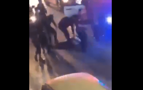 “اللي بدو يصور يصور”.. “شاهد” نشامى الأمن الأردني يدعسون على رأس أزعر حاول مقاومتهم وهذا ما حصل! القبض على زعران الأردن watanserb.com