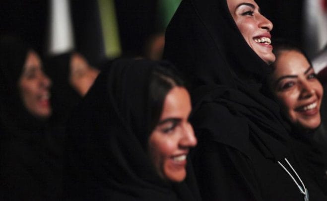 إماراتية تخدع صديقتها المطلقة بطريقة لا تخطر على بال الشيطان نفسه.. كادت تتزوجها! فتيات إماراتيات إماراتية watanserb.com