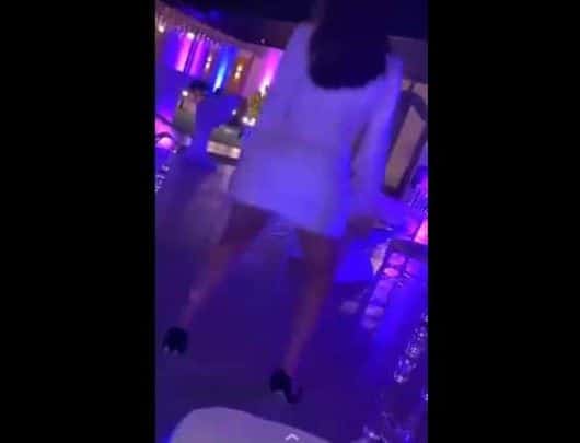 “رقصة المؤخرة مع فستان أبيض شفاف”.. “شاهد” متعرية جدة تظهر بفيديو فاضح جديد وتثير جدلاً واسعاً! متعرية جدة watanserb.com
