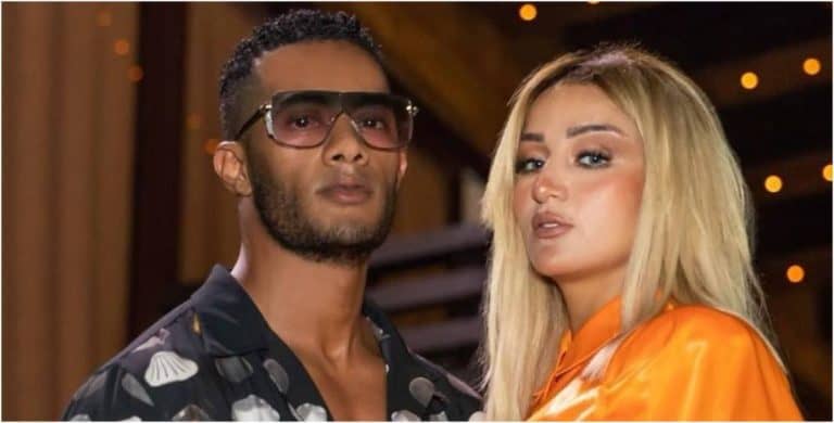 بعد “الإقامة الذهبية” التي منحه إياها ابن راشد.. محمد رمضان “يتفشخر” ويشتري أغلى سيارة في دبي! محمد رمضان وزوجته watanserb.com