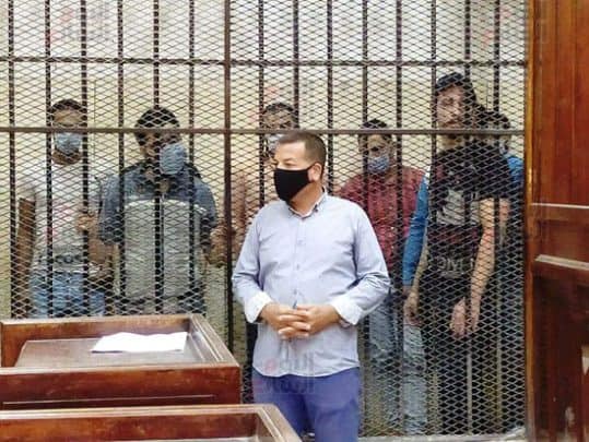 ضربها بـ “الكرباج” وأقدم على فعلته “الدنيئة”.. “شاهد” لحظة الحكم على “ذئب مصري” اغتصب ابنته 9 مرات! مغتصب ابنته watanserb.com