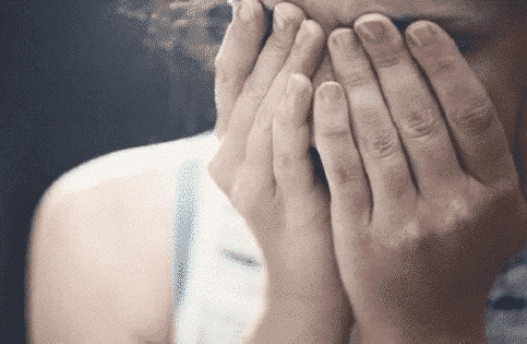 فضيحة تهز لبنان.. أب يتحول إلى “ذئب بشري” ويغتصب ابنته القاصر أمام والدتها وهذا ما كشفته التحقيقات! أب يغتصب ابنته جريمة watanserb.com