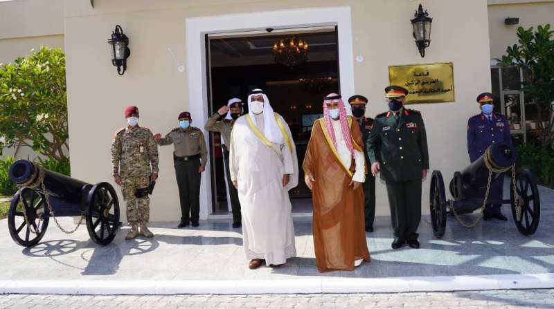 أمير الكويت الشيخ نواف الأحمد يشيد بالجيش الكويتي