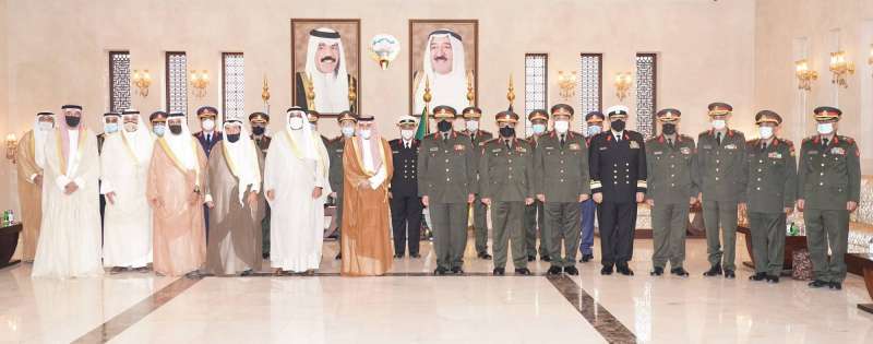 أمير الكويت الشيخ نواف الأحمد يشيد بالجيش الكويتي