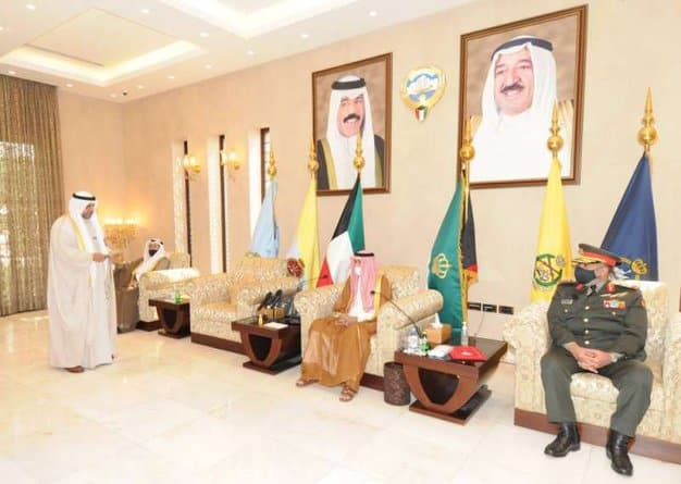 أمير الكويت الشيخ نواف الأحمد يشيد بالجيش الكويتي