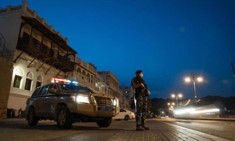 الشرطة السلطانية في عمان ، شبكة تهريب دولية watanserb.com