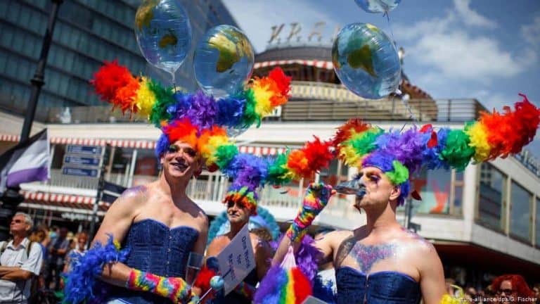 تحالف النشطاء المثليين watanserb.com