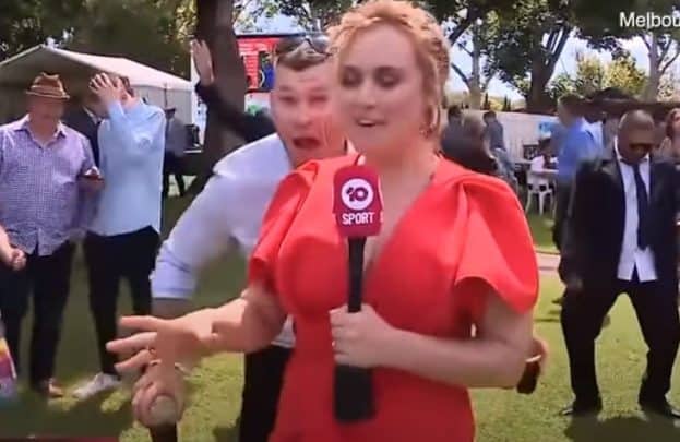 تحرش بمراسلة تلفزيونية على الهواء مباشرة watanserb.com