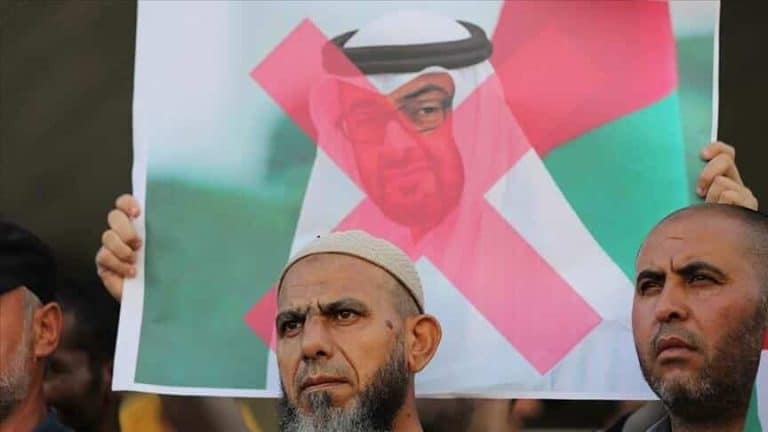 “شاهد” تزامناً والحرب الباردة بين البلدين وتهديد ابن زايد .. هل أصبح الجزائريون ممنوعون من دخول الإمارات! حقيقة منع الإمارات الجزائريين من دخول أراضيها مع توتر العلاقات بين البلدين watanserb.com