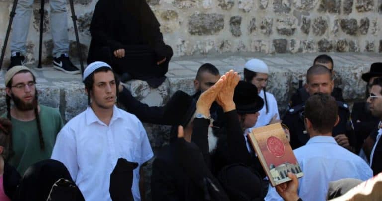 صلوات اليهود في الاقصى-الهيكل المزعوم والمسجد الأقصى watanserb.com