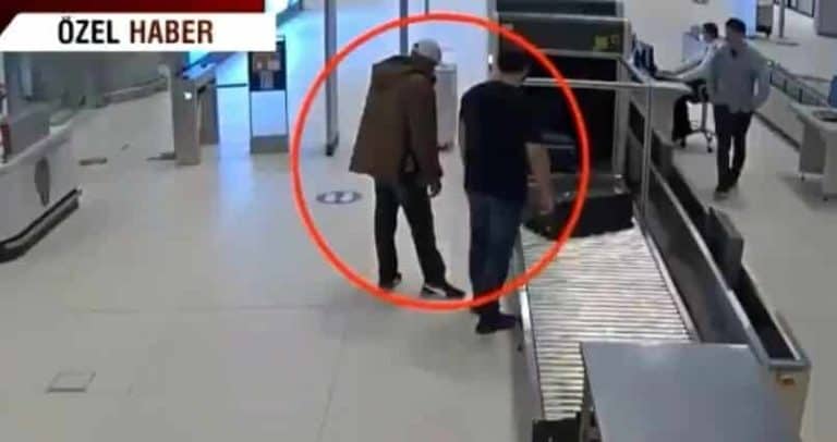 ضبط مصري في مطار اسطنبول قادم من الكويت حاول إدخال مئة موبايل عبر أحزمة لفها على جسده watanserb.com