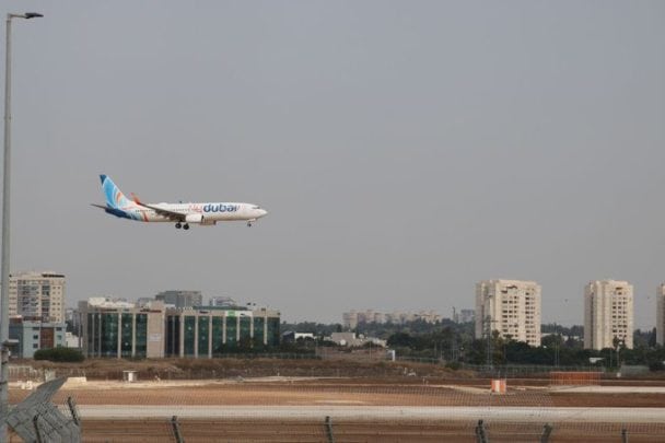 “شاهد” إسرائيل عاجزة عن الشكر وفرحة كبيرة في مطار “بن غوريون” بتل أبيب والفضل لـ ابن زايد طائرة إماراتية مطار بن غوريون تل أبيب watanserb.com